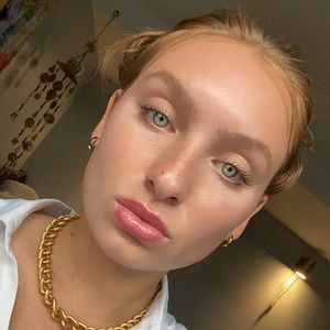 Meet your Posher, Delia